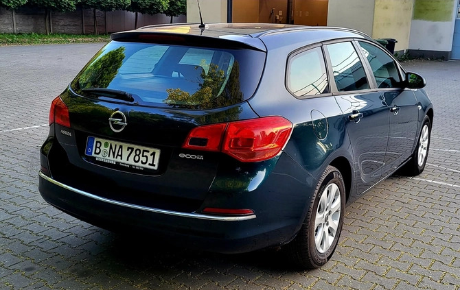 Opel Astra cena 24900 przebieg: 273000, rok produkcji 2015 z Łódź małe 277